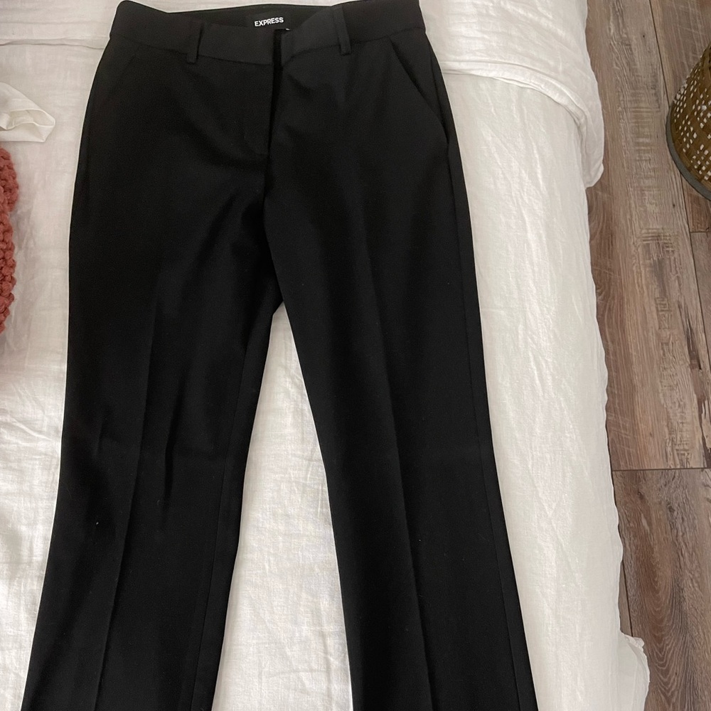 Size 6R, mid rise, columnist trouser